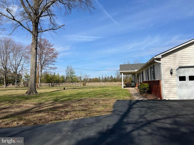 Building Photo - 46 Buck Dr