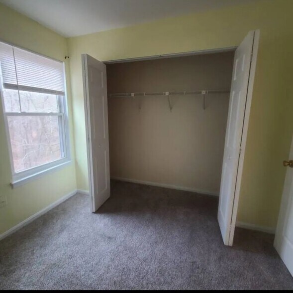 Building Photo - 15205 Valley Stream Dr