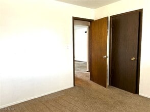 Building Photo - 105 Wildwood Dr