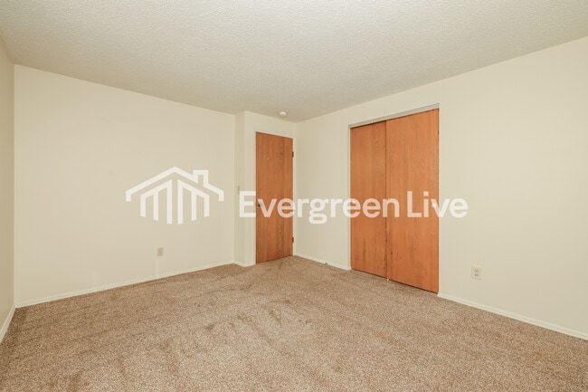 Building Photo - 6241 Greenfield Way