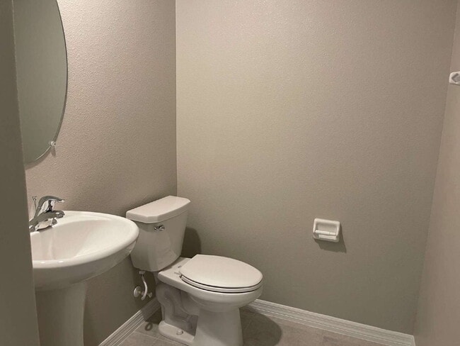 Building Photo - "Spacious 4-Bed Oasis with 2.5 Baths on Ra...
