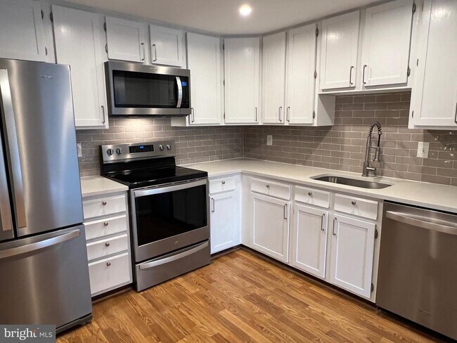 Building Photo - 7384 Jiri Woods Ct