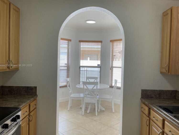 Building Photo - 3725 NE 10th Ct