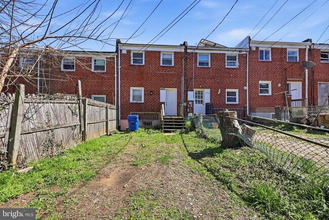 Building Photo - 3816 W Bay Ave