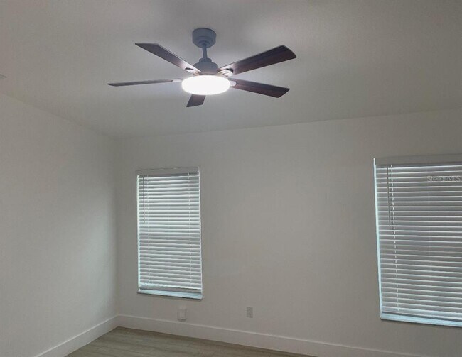 Building Photo - 7235 Hunterdon Dr