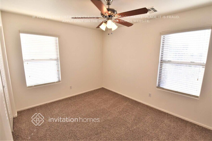 Building Photo - 2620 S Southwind Dr