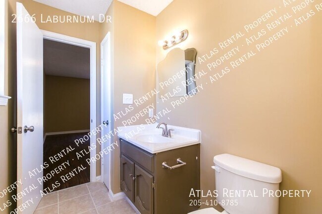 Building Photo - 2666 Laburnum Dr