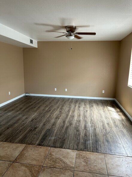 Building Photo - 2117 Clearwater Dr