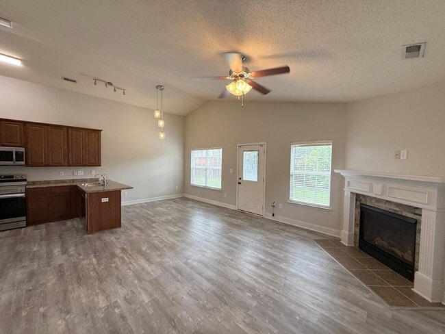 Building Photo - 211 High Green Dr