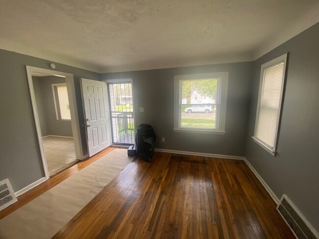 Building Photo - ROSEMOUNT 8850