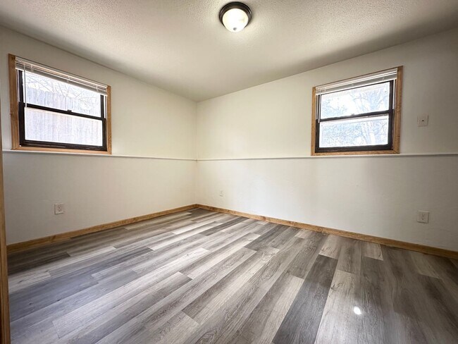 Building Photo - Regal Landing ||||