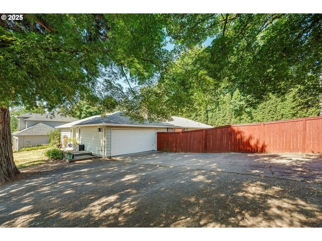 Building Photo - Bull Mountain Gem – Single-Level 3BR with 2 Living Areas, Large Yard & Pergola Patio