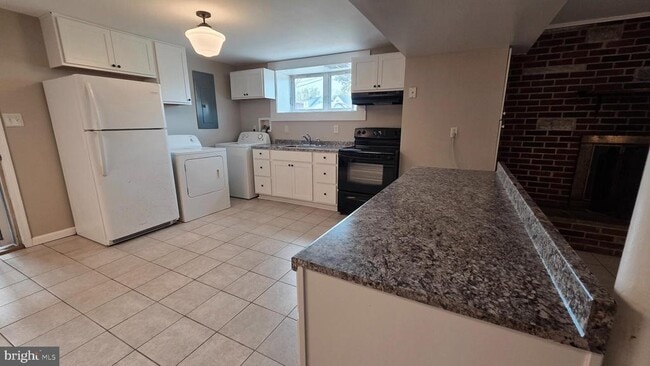 Building Photo - 4400 4th St