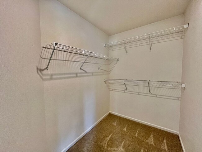 Building Photo - Beautifully Updated 3 Bedroom Town Home