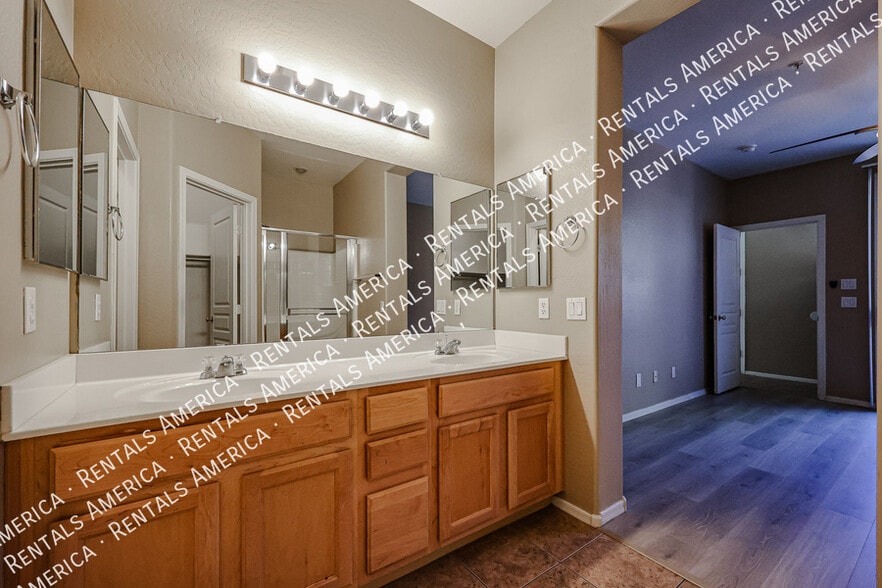 Building Photo - 1225 N 36th St