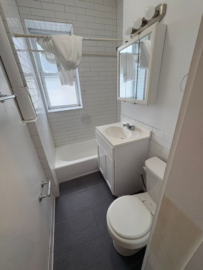 Building Photo - Gorgeous renovated studio with great location in Brighton available NOW!!