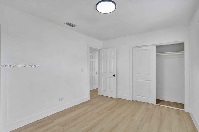 Building Photo - 1960 SW 68th Way