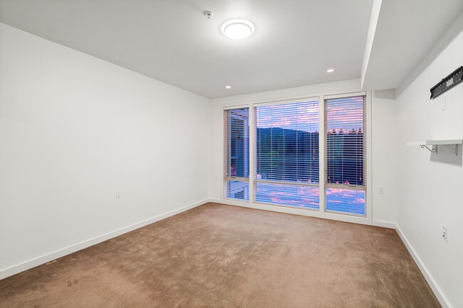Building Photo - 355 W Waterside Dr
