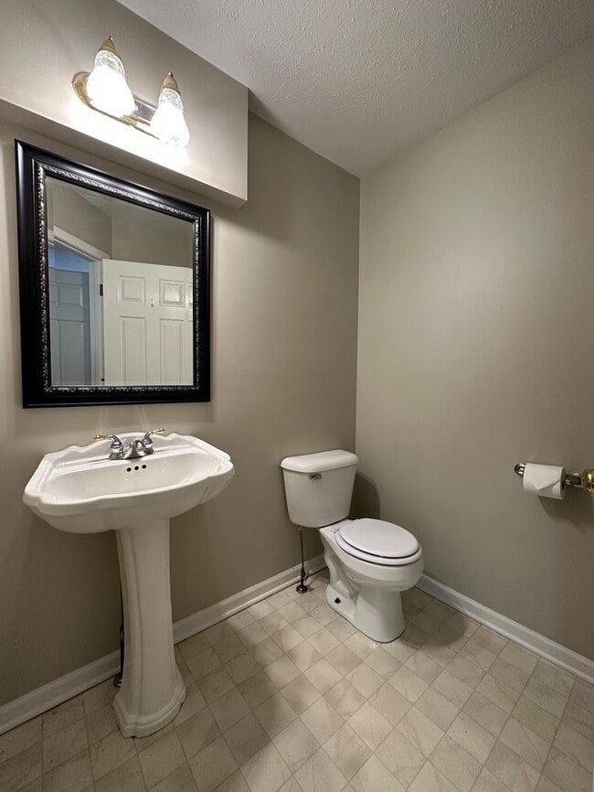 Building Photo - Nice and Large 3BR/1.5ba unit for rent in ...
