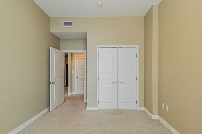 Building Photo - Live in the Heart of Downtown Fort Worth!