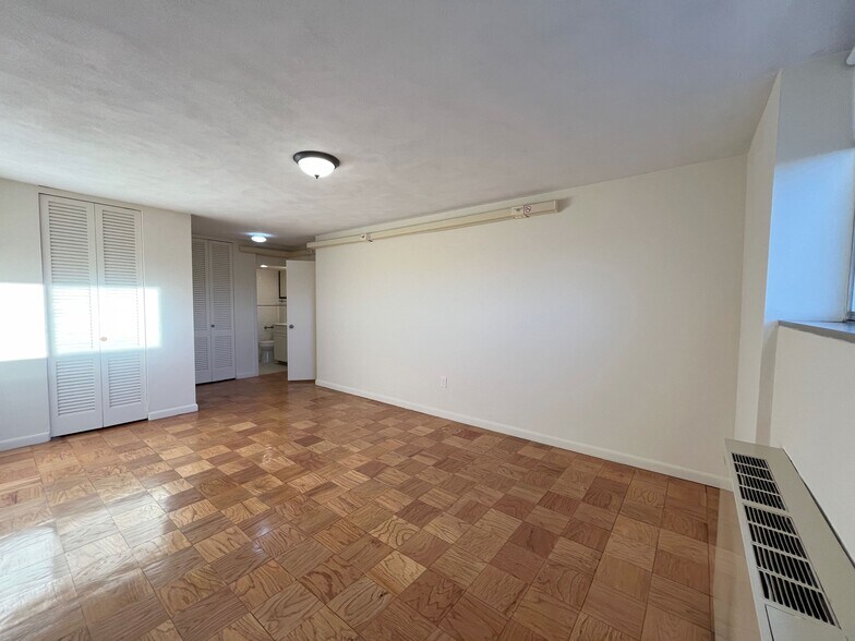 Building Photo - 57 Monmouth St