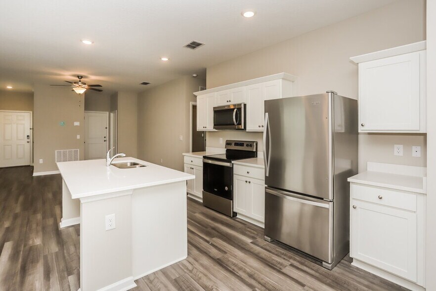 Building Photo - 970 Kelly Fern Lp