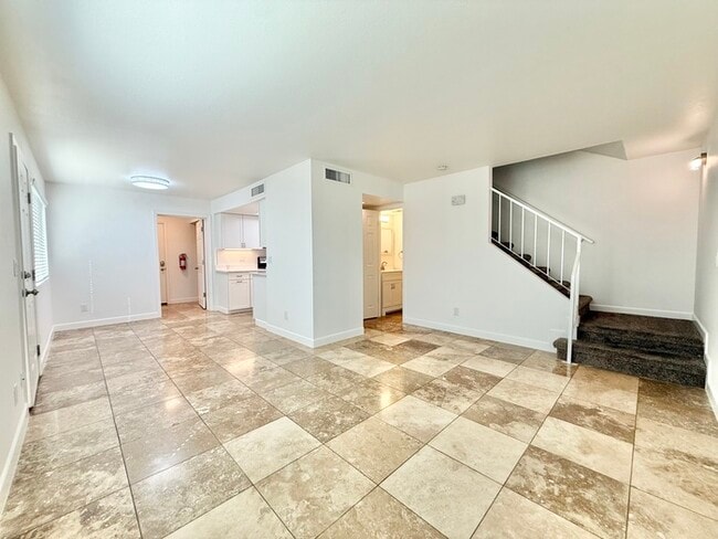 Building Photo - 8546 E Bellview St