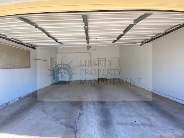 Building Photo - 6223 N West Ave