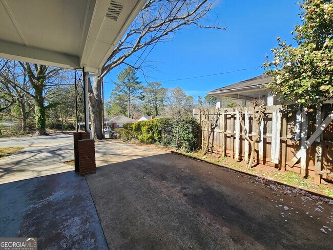 Building Photo - 2654 Plantation Dr