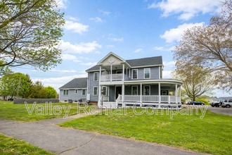 Building Photo - 132 Middle St