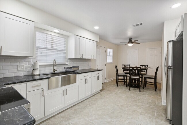 Building Photo - 6020 Curran Blvd