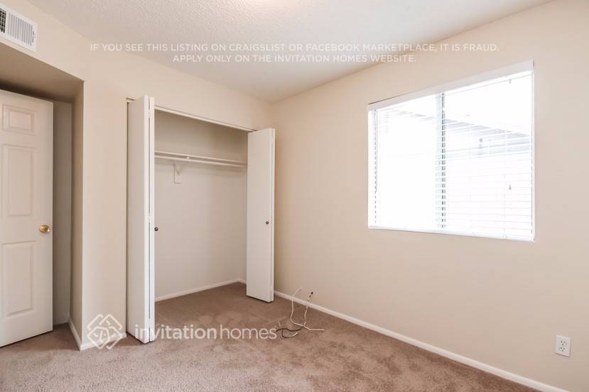 Building Photo - 2551 E Diamond Cir