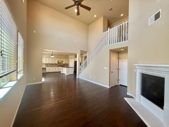 Building Photo - Charming 4 Bedroom Home in Springlake