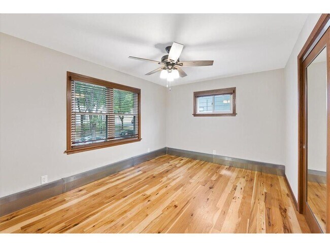 Building Photo - 401 Ridgewood Ave