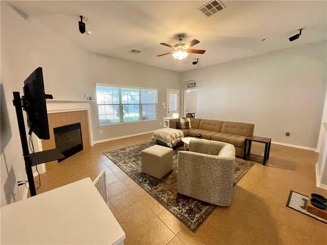 Building Photo - 501 King Eider Ln