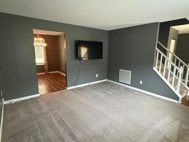Building Photo - Wonderful 4 bed, 2.5 bath Single Family Ho...