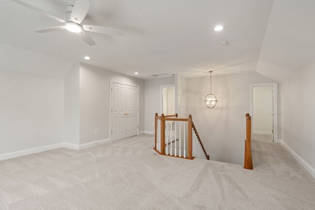 Building Photo - Stunning 4 level detached home close to the Mosaic District in Fairfax!