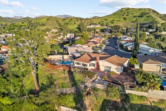 Building Photo - 10561 Alskog St