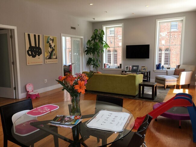 Building Photo - 116 S 20th St