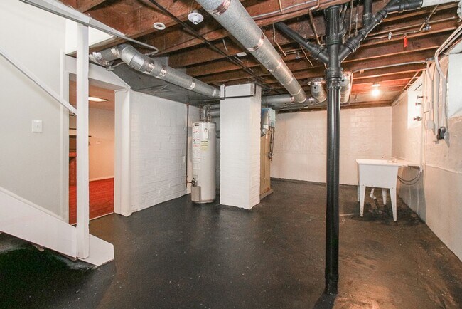 Building Photo - Fully Updated Home For Rent in Euclid