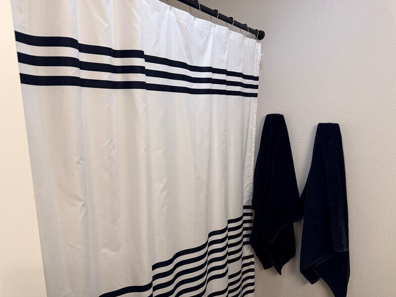 Building Photo - 421 Graze St