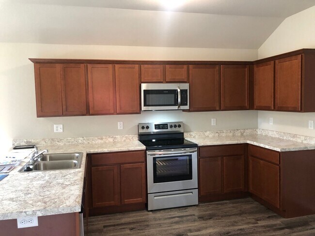 Building Photo - 3 bedroom 2 bath in Fayetteville minutes from Downtown