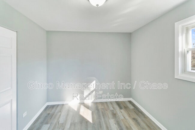 Building Photo - 594 Andover St