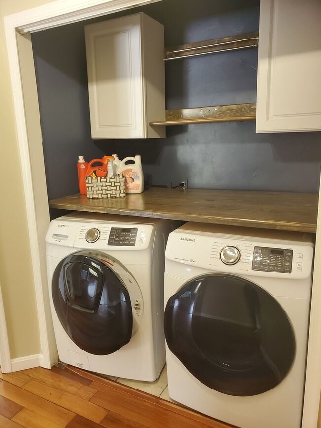 Building Photo - Deep Creek