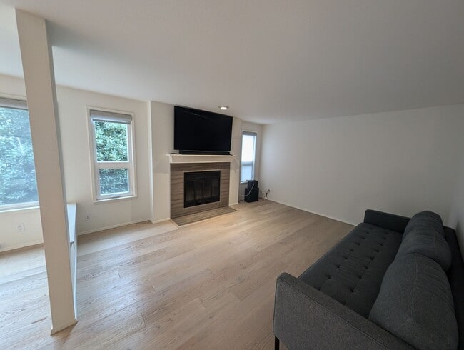 Building Photo - Capitol Hill Condo Available in June - Two Bedroom, High Floor Unit w/ A/C