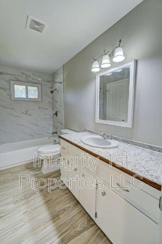 Building Photo - 6910 NW Belvidere Pkwy