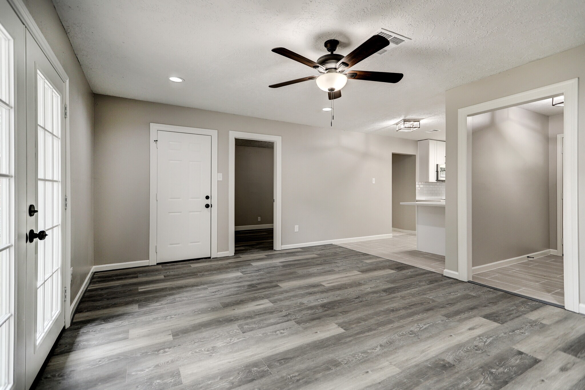 Building Photo - 4411 Oak Shadows Dr