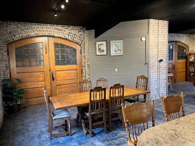 Building Photo - 415 N Gilbert St