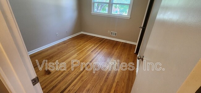 Building Photo - 3412 Winnland Dr