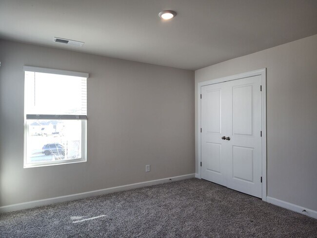 Building Photo - Beautiful 3 bedroom, 2.5 bathroom townhome in Belterra!